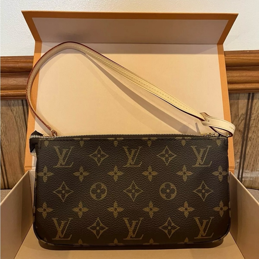 Brand new Louis Vuitton Pochette Accessoires